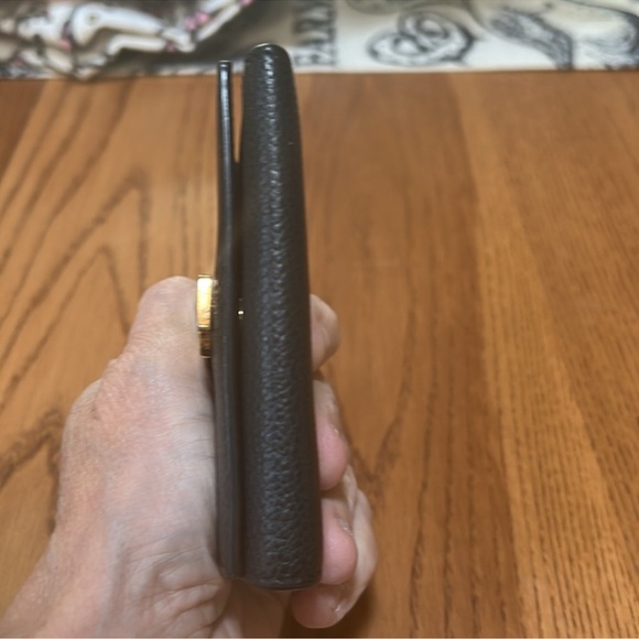 YSL Authentic Yves Saint Laurent Black Leather Key Holder with Gold Hardware - Picture 5 of 12